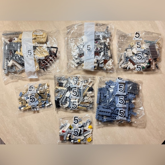 LEGO Creator Expert Assembly Square 10255 Peices - New in Box - Picture 9 of 10